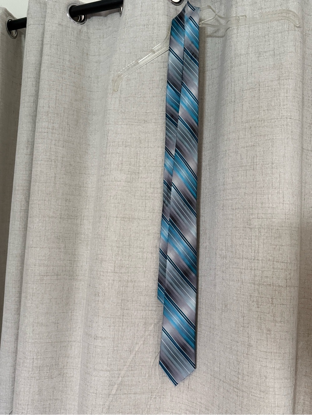 Pronto Uomo Blue and Gray Diagonal Stripe Tie